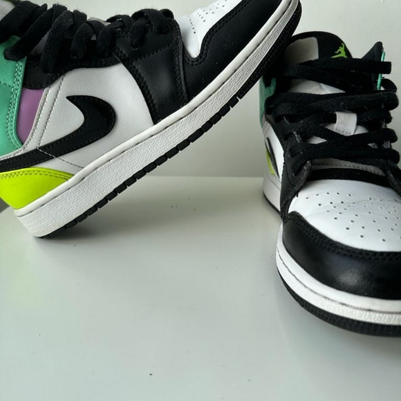 Nike Air Jordan 1 Mid GS Pastel - Picture 3 of 6
